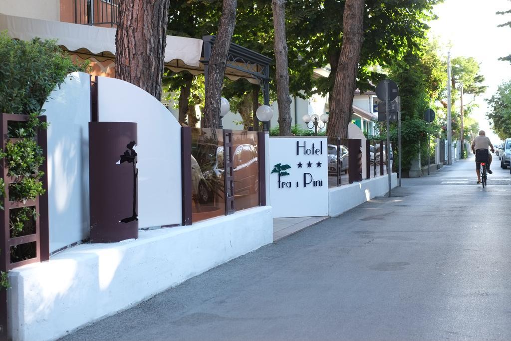 Hotel Fra I Pini Rímini Exterior foto