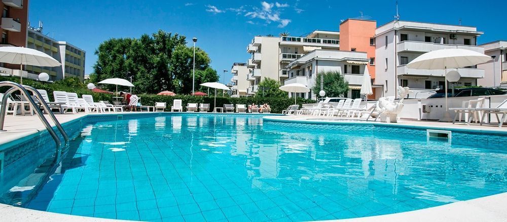 Hotel Fra I Pini Rímini Exterior foto